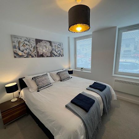 Modern 2 Bedroom Apt Sleeps 6 - Near Gloucester Exterior photo