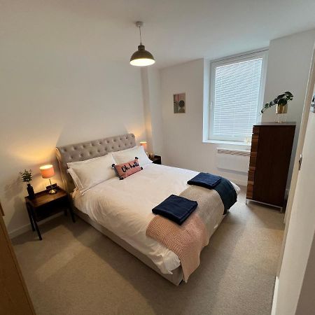 Modern 2 Bedroom Apt Sleeps 6 - Near Gloucester Exterior photo