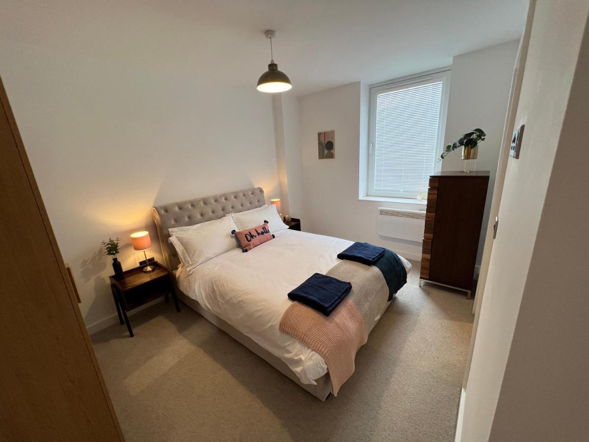 Modern 2 Bedroom Apt Sleeps 6 - Near Gloucester Exterior photo