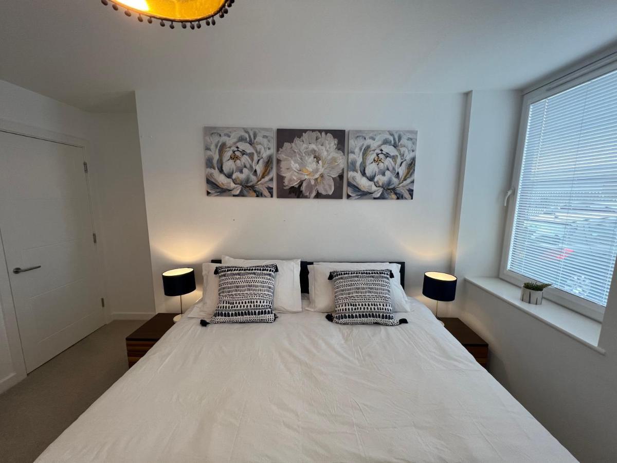 Modern 2 Bedroom Apt Sleeps 6 - Near Gloucester Exterior photo